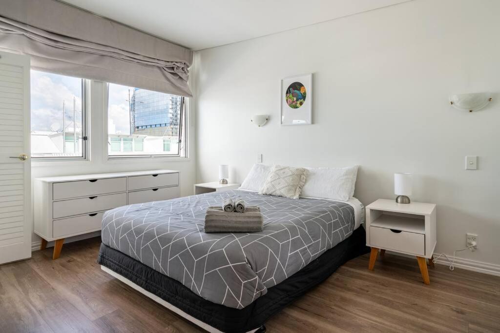 Spacious Penthouse With Spectacular Harbour Views! Auckland Buitenkant foto