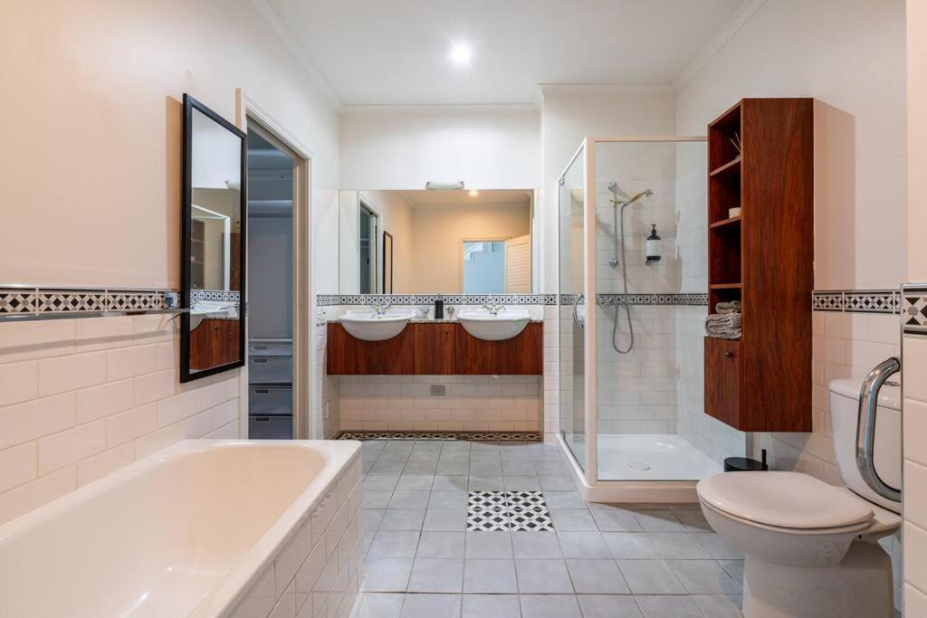 Spacious Penthouse With Spectacular Harbour Views! Auckland Buitenkant foto