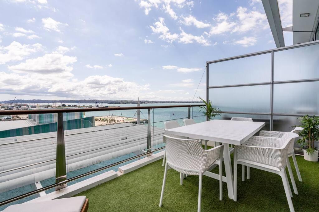 Spacious Penthouse With Spectacular Harbour Views! Auckland Buitenkant foto