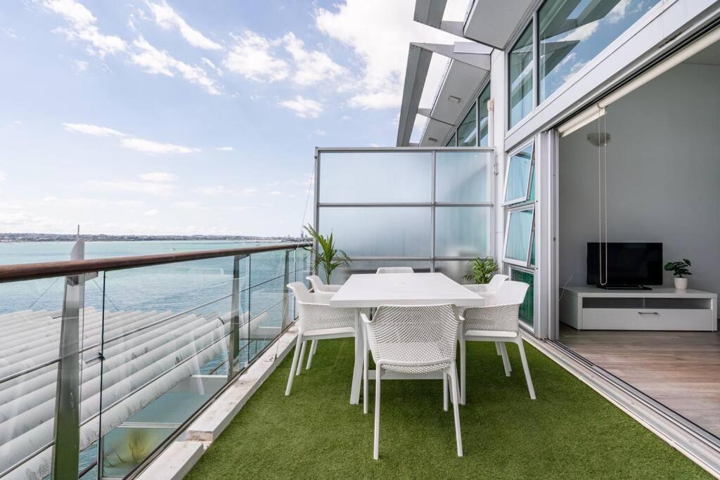 Spacious Penthouse With Spectacular Harbour Views! Auckland Buitenkant foto